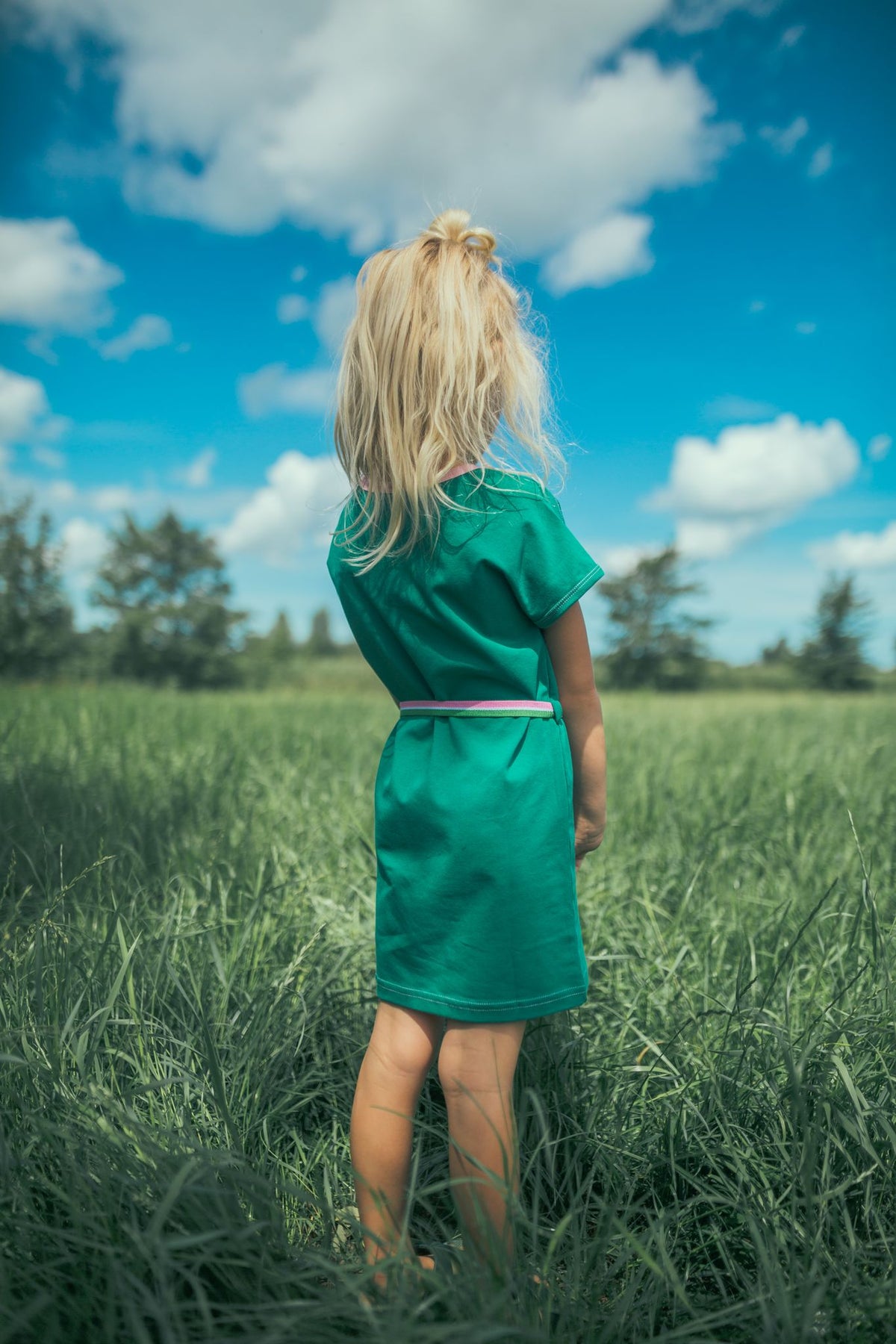 SALE -50%: Sommerkleid mit V-Ausschnitt und multicolor-Gürtchen von Baba