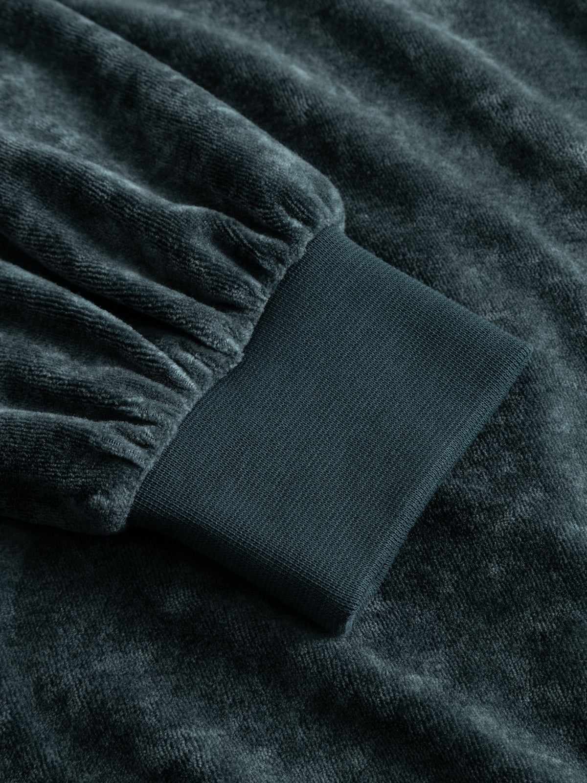 Velours-Pullover in Dunkelgrün von Mademoiselle YéYé