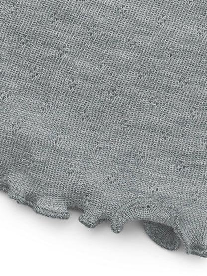 Dreieckstuch mit Löchli-Muster in Grau