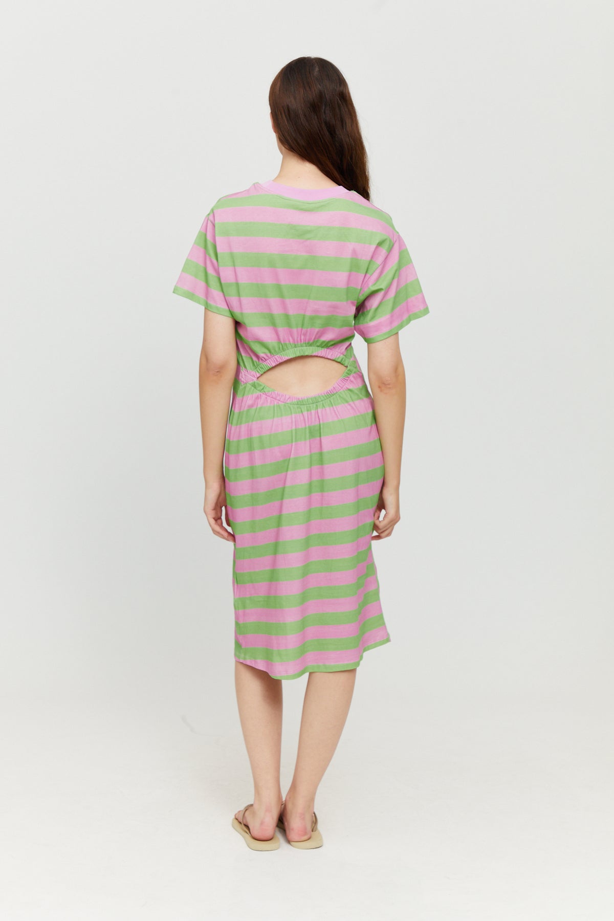 Sommerkleid gestreift mit Cut-Out auf der Rückseite von Mazine