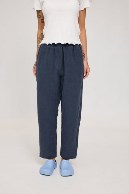 SALE: Leinenhose in ink blue von Mazine