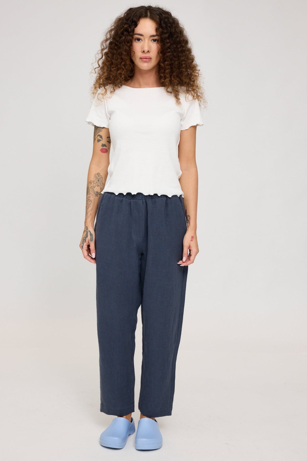 SALE: Leinenhose in ink blue von Mazine