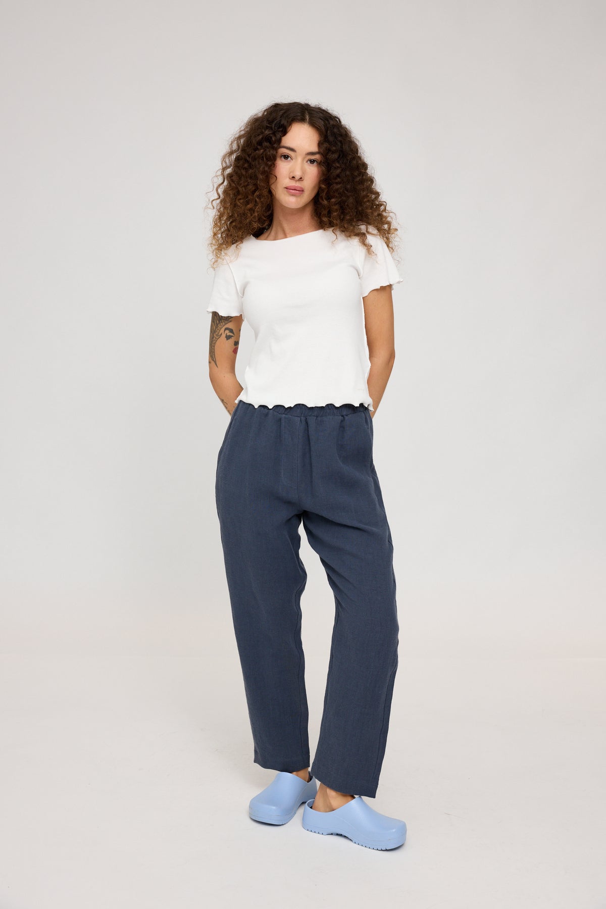 SALE: Leinenhose in ink blue von Mazine