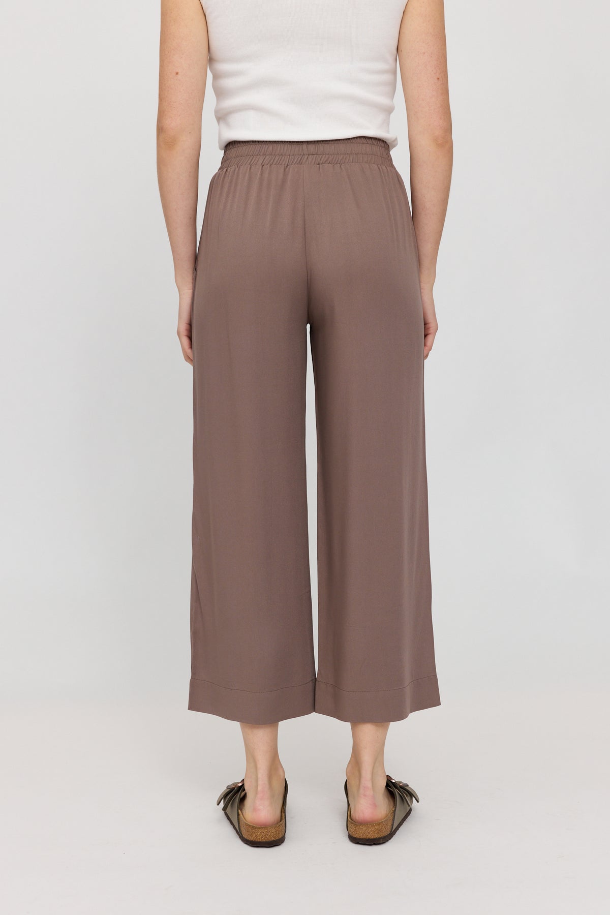 Sommerhose mit weitem Bein in Graubraun von Mazine