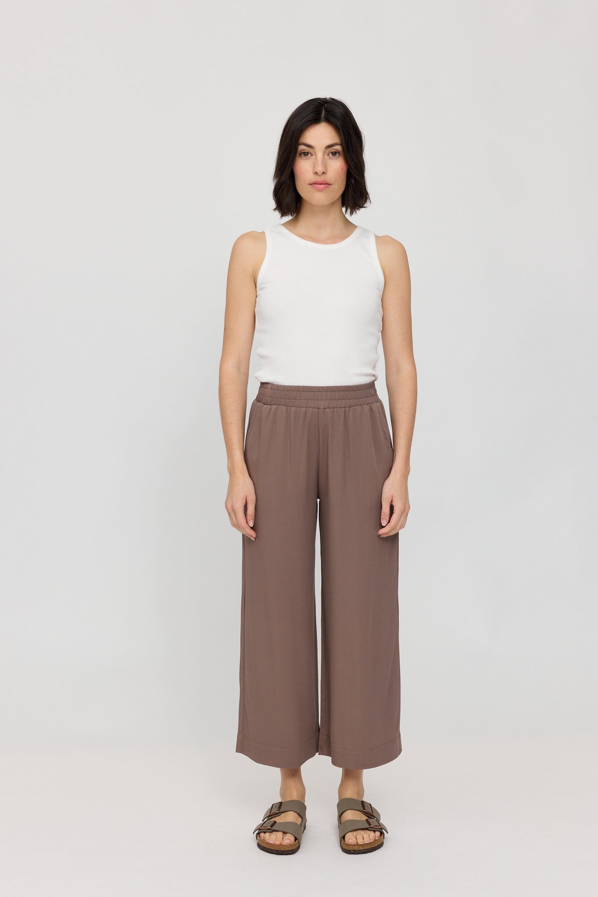 Sommerhose mit weitem Bein in Graubraun von Mazine
