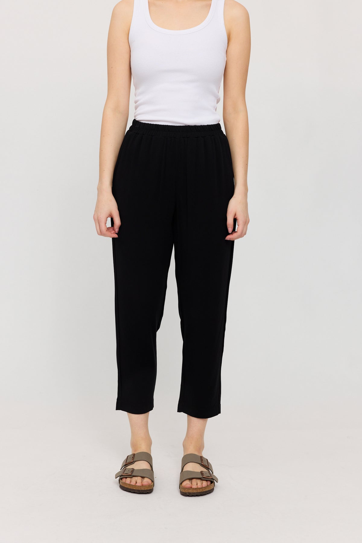 Sommerhose mit geradem Bein in Schwarz von Mazine
