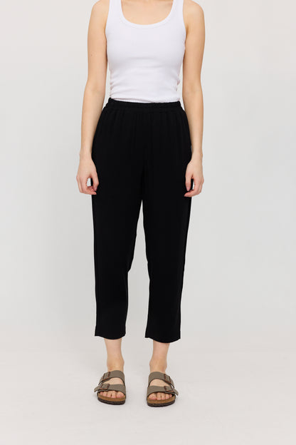 Sommerhose mit geradem Bein in Schwarz von Mazine