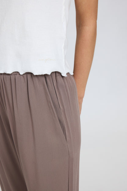 Sommerhose mit geradem Bein in Graubraun von Mazine