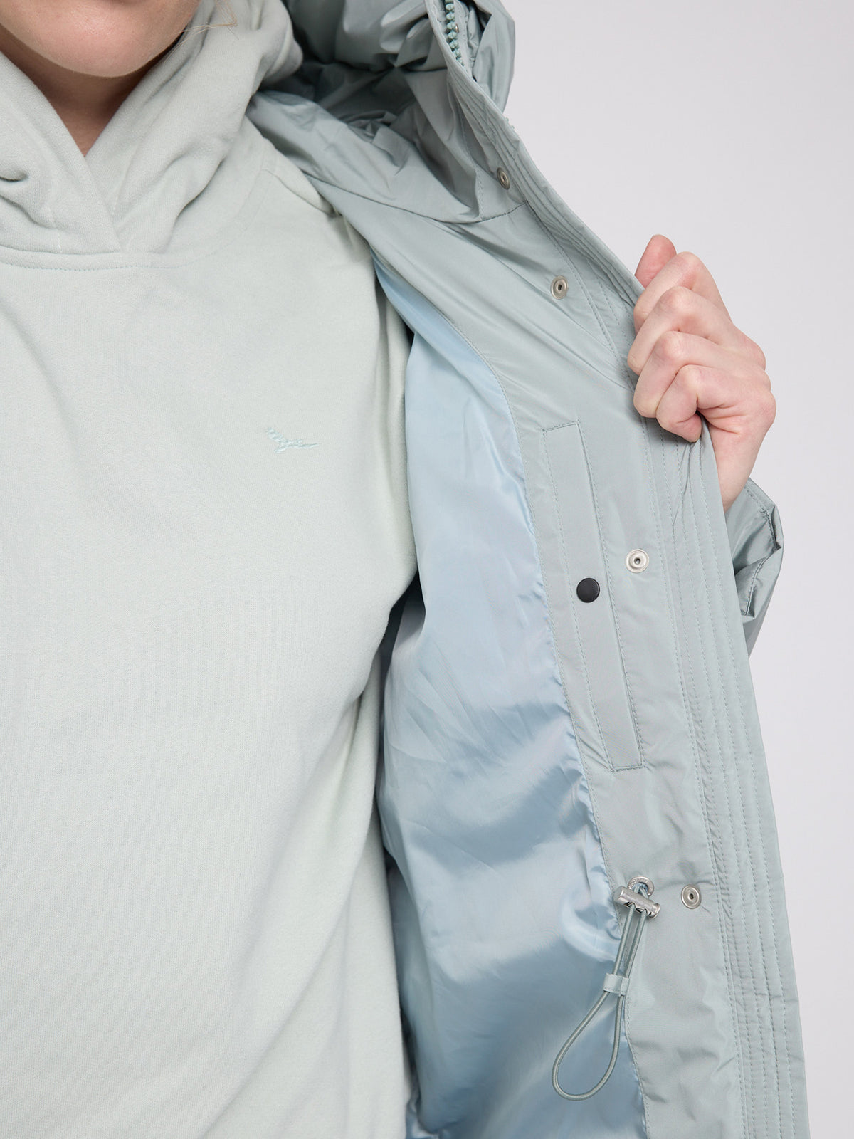 Waves Quilt Puffer Jacket in Ice Green von Mazine