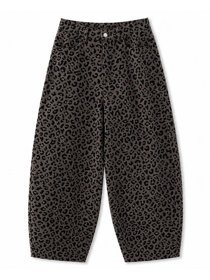 Barrel Pants mit Leoprint auf Braun von Mazine