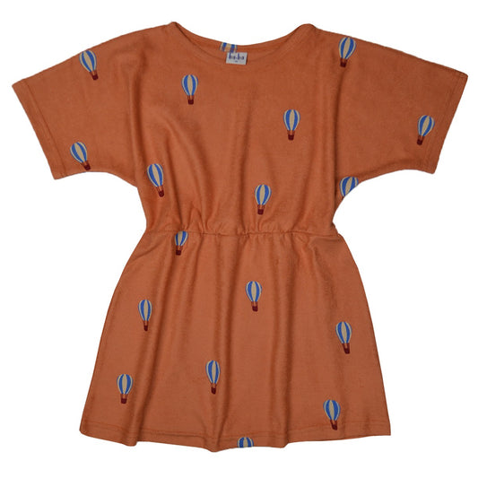 Frottée-Sommerkleid mit Ballon auf Terracotta von Baba