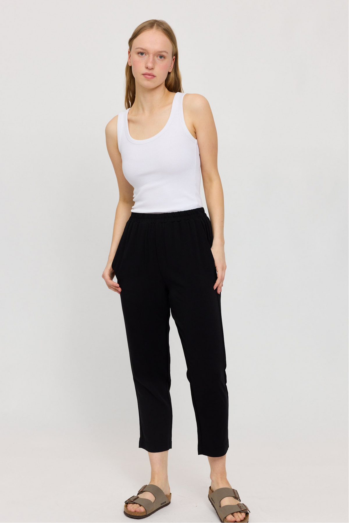 Sommerhose mit geradem Bein in Schwarz von Mazine