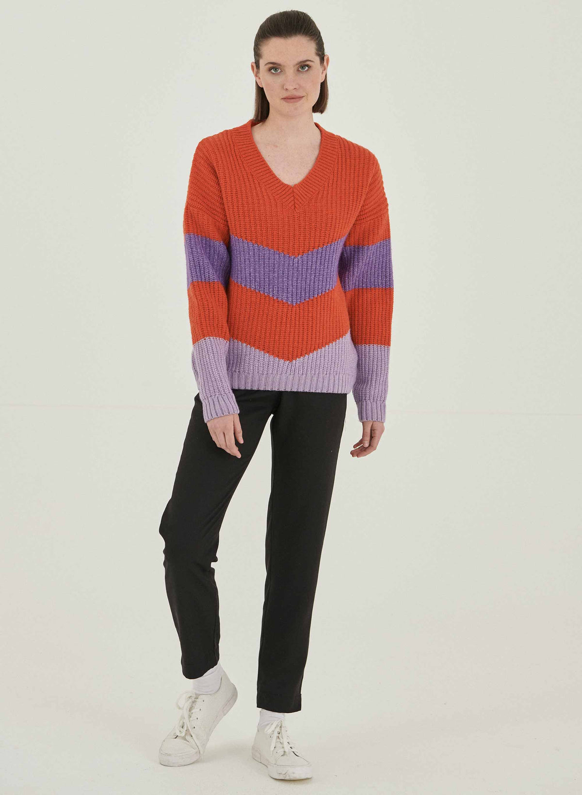SALE -50%: Woll-Pullover gestrickt in Orangerot/Violet/Lila von Organication