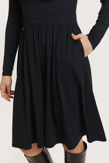 Kleid in Schwarz von Tranquillo