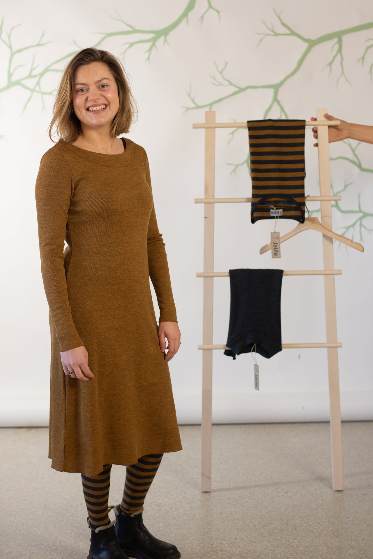 Damenkleid aus Wolle in Mustard von Jalfe