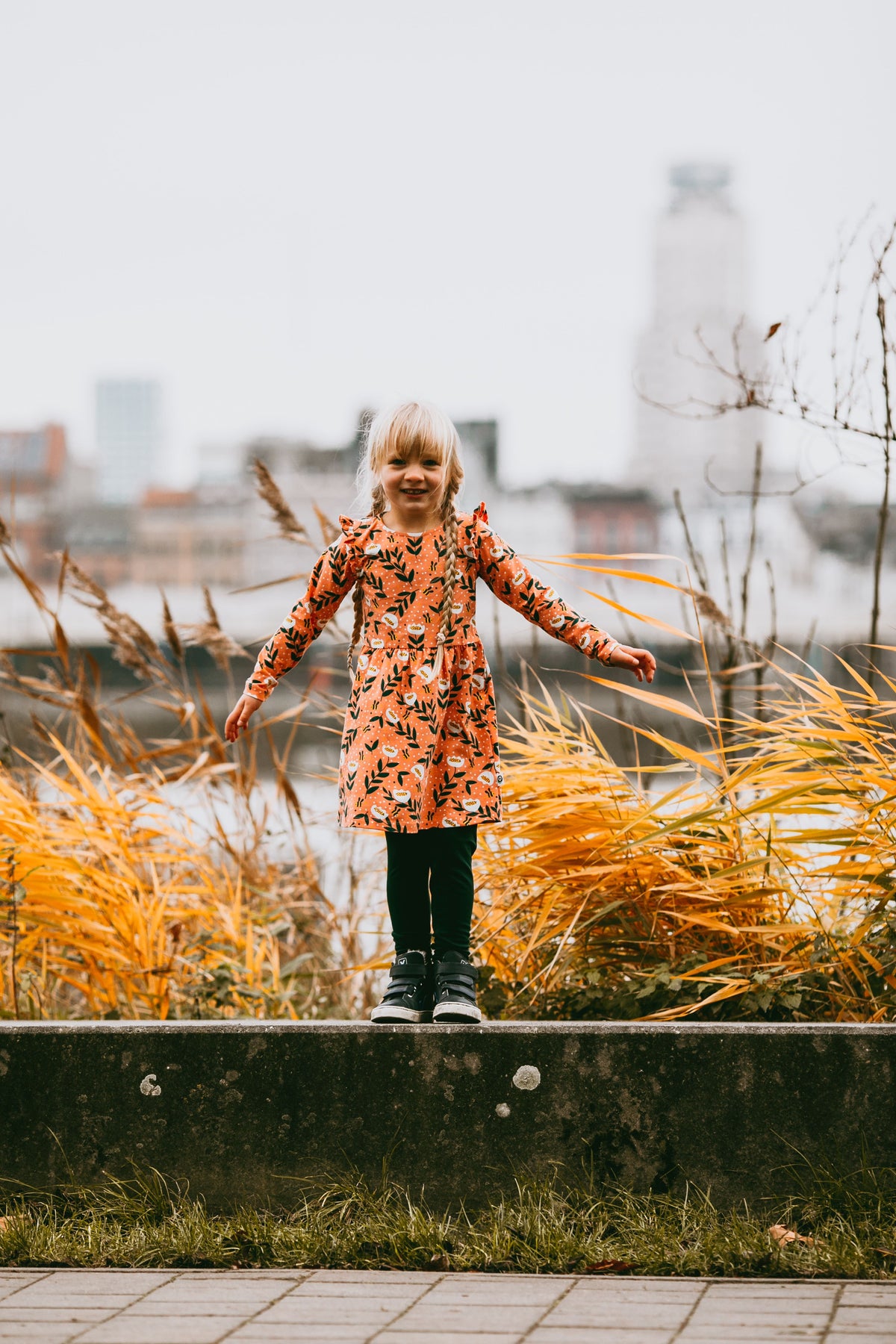 SALE: Hübsches Kleid mit Winterblumen von Froy&Dind